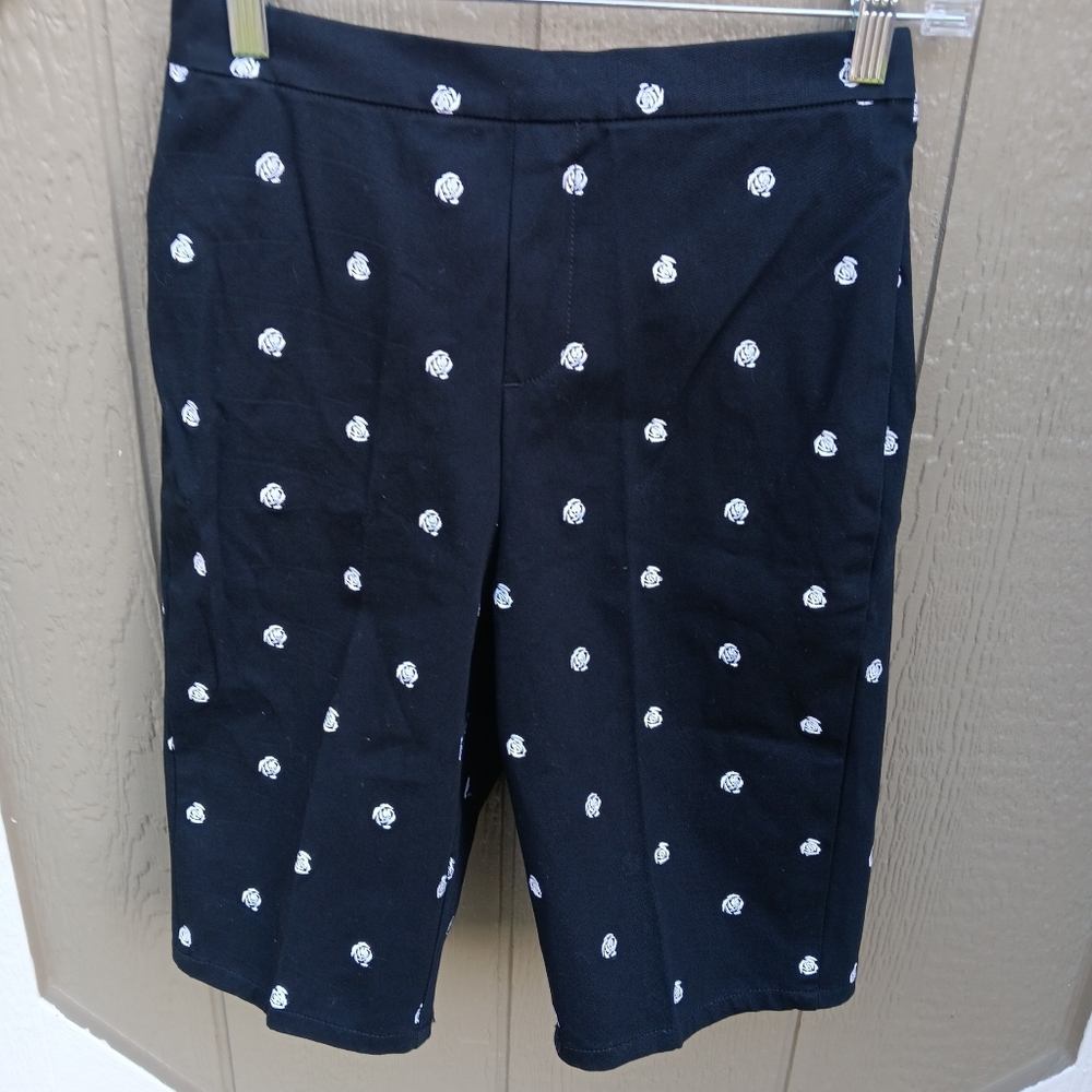 ISAAC Mizrahi Live! Women's Black with White Embroidery Bermuda Shorts Size 2